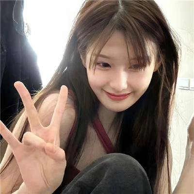 当红小花被曝新恋情浮出水面，前后半年机场画面流出